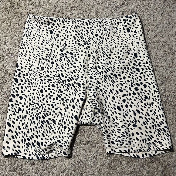 Leopard Print Biker Shorts Size 1X Cream & Black Spandex Shorts NWOT - Picture 2 of 7